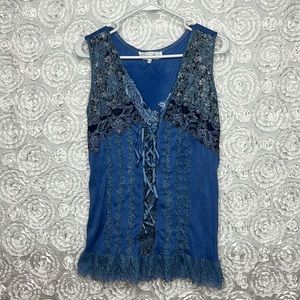 Pretty Angel Stretch Laced sleeveless top. Size L